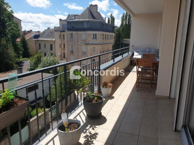 Bel appartement avec balcon, parking privatif et ascenseur