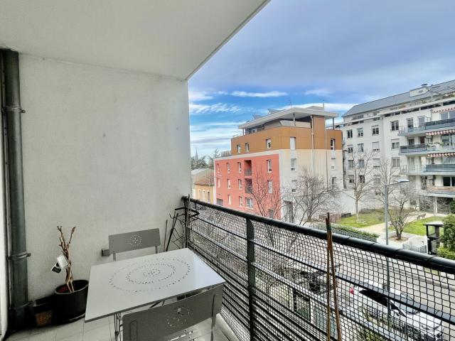 BEL APPARTEMENT AVEC BALCON / TYPE 3 / POSS GARAGE / VISITE VIRTUELLE