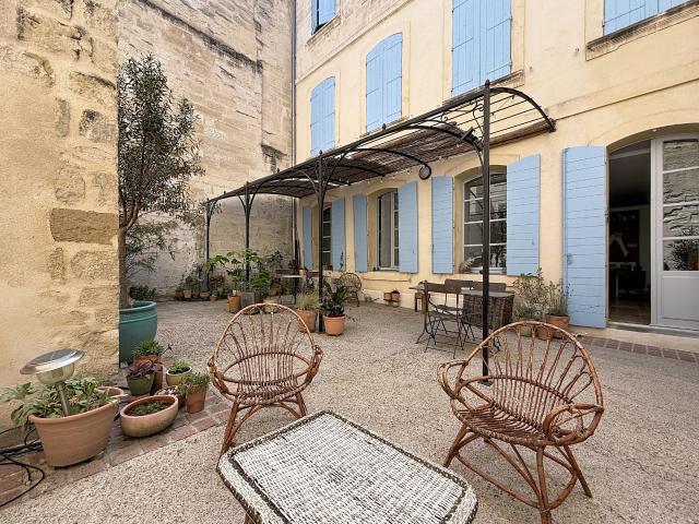 Bel appartement avec cour Avignon Intra Muros
