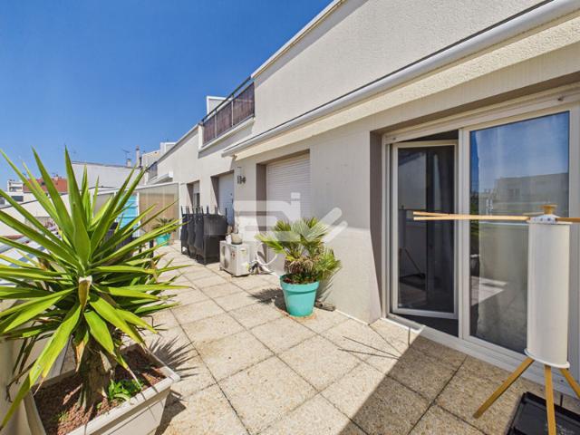 Bel appartement avec grande terrasse secteur CLAIRMARAIS sans vis à vis et garage fermé