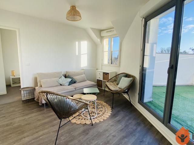 Bel appartement avec grande terrasse privative et parking