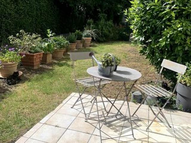 Bel appartement avec jardin et garage privatifs