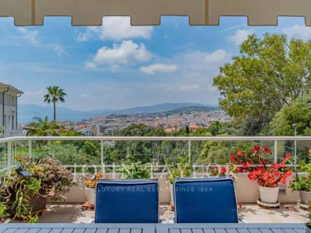 Bel appartement avec large terrasse à proximité du centre