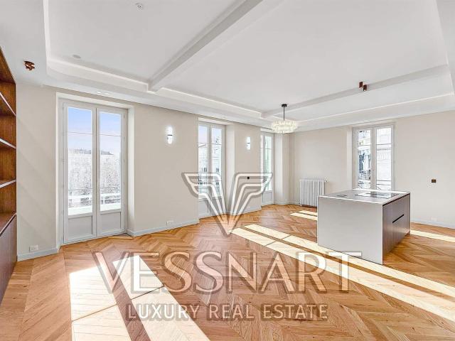 Bel appartement bourgeois rénové au coeur de carré d'or à Ni. 121m² Nice