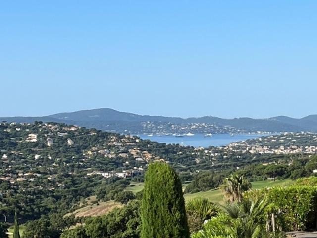 BEL APPARTEMENT DANS RESIDENCE AVEC PISCINE VUE MER ET LE GOLF