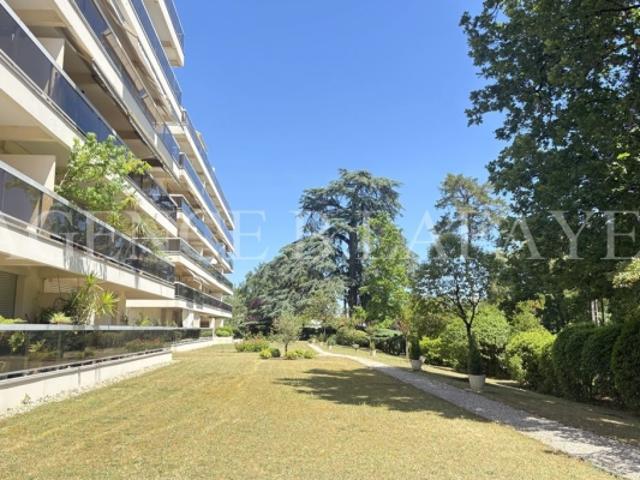 BEL APPARTEMENT DANS RÉSIDENCE SÉCURISÉE