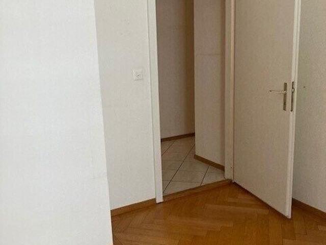 Bel appartement de 3 pièces au 4ème étage en cours de rafraîchissement | dreamo. Ch