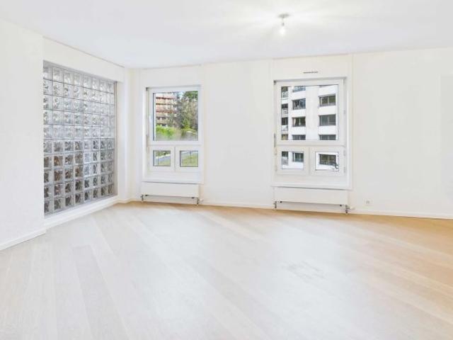 Bel appartement de 3 pièces, lumineux, à deux pas du parc La Grange et de la gare des Eaux Vives Comptoir Immobilier