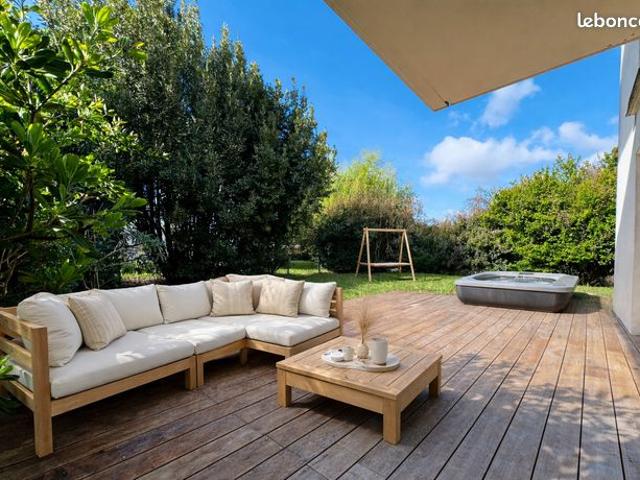 Bel appartement de 2014 Jardin privatif supérieur à 100 m2 2 places de parking