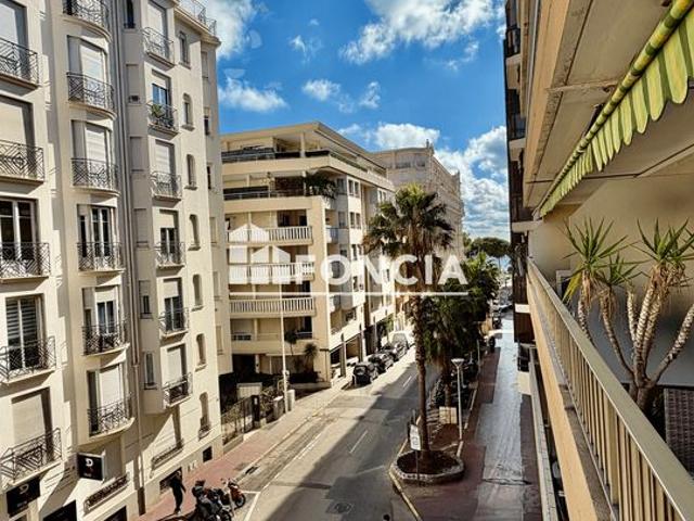 Bel appartement de 2 pièces dans les beaux quartiers de la banane / Secteur PASTEUR MIRAMAR