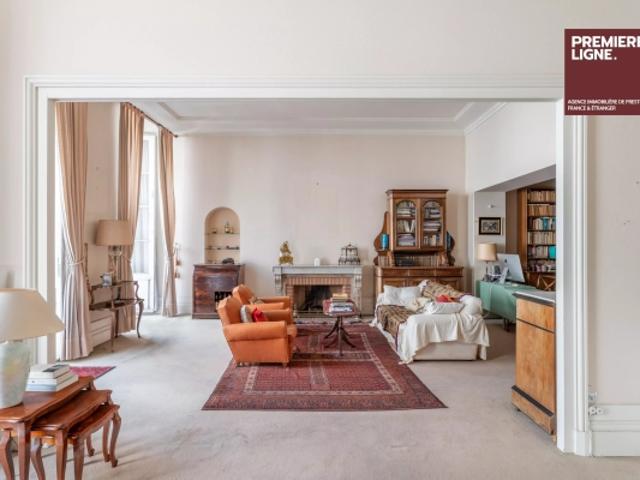 Bel appartement de charme aux Chartrons