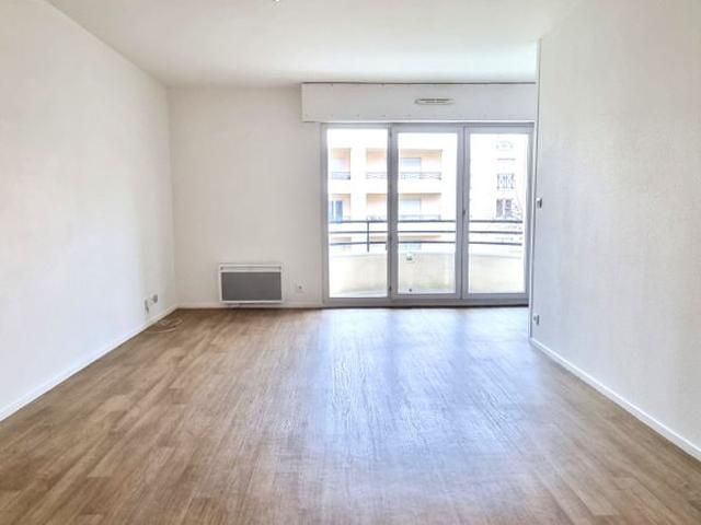 Bel appartement de type 2 pièces avec balcon