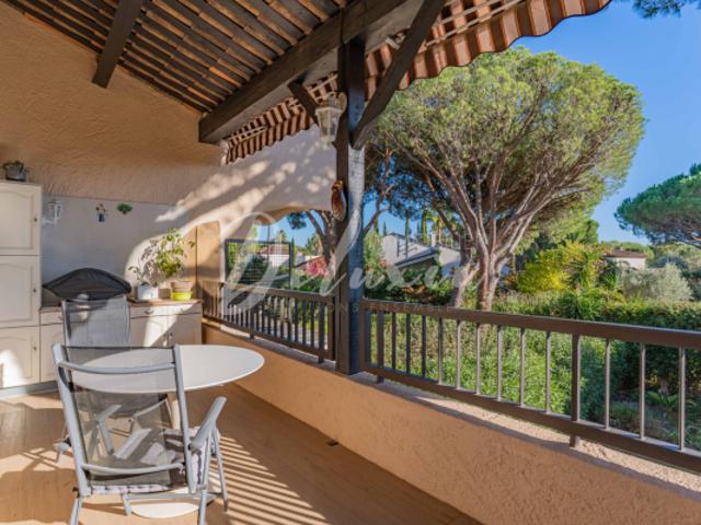 Bel appartement en duplex avec terrasse, garage et cave, Sai