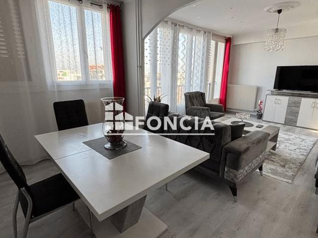Bel appartement en étage élevé secteur Vénissieux Parilly