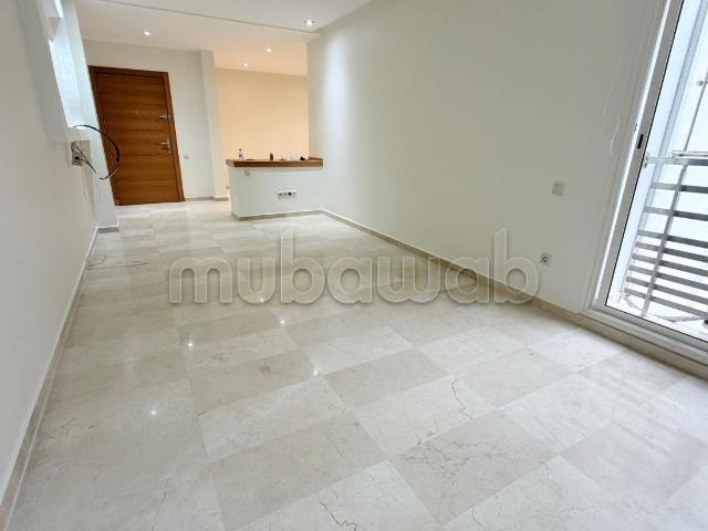 Bel appartement en location à Belvédère. Surface de 80 m². Résidence avec concierge, climatisation générale
