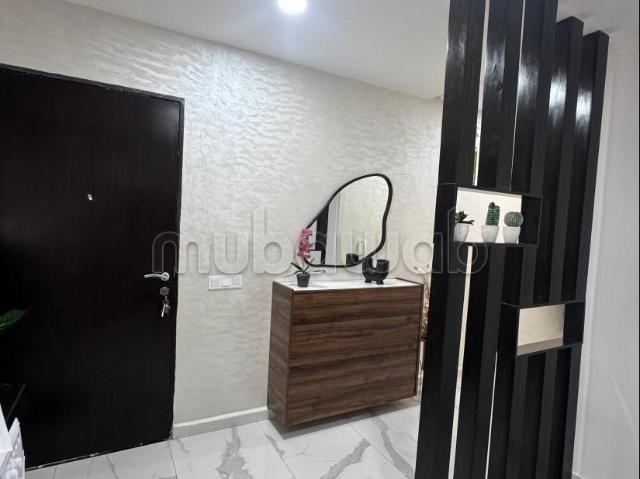 Bel appartement en location à Haut Founty. Surface de 90 m². Bien meublé