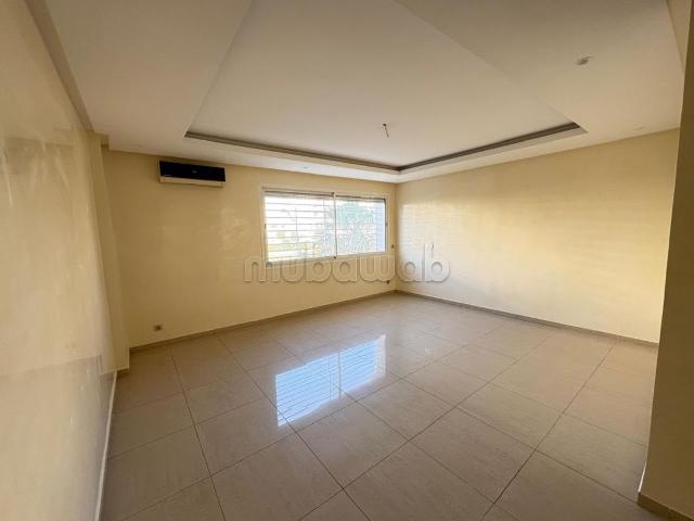 Bel appartement en location à Hay Mohammadi. 4 grandes pièces. Avec ascenseur