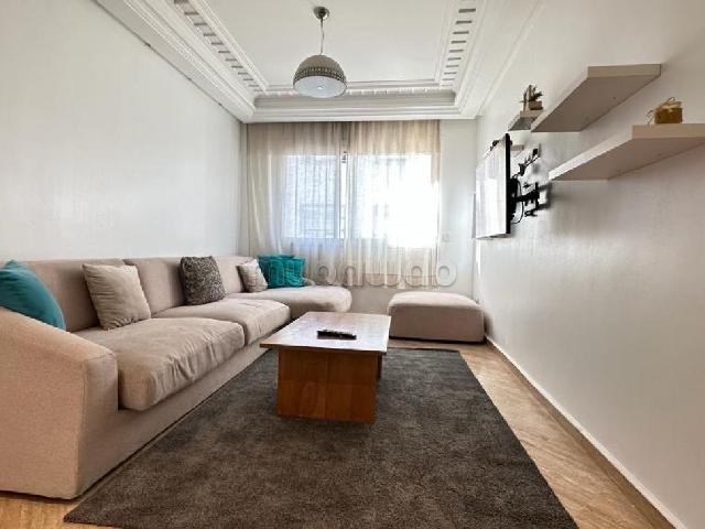 Bel appartement en location à Maârif Extension. Superficie 91 m². Meublé
