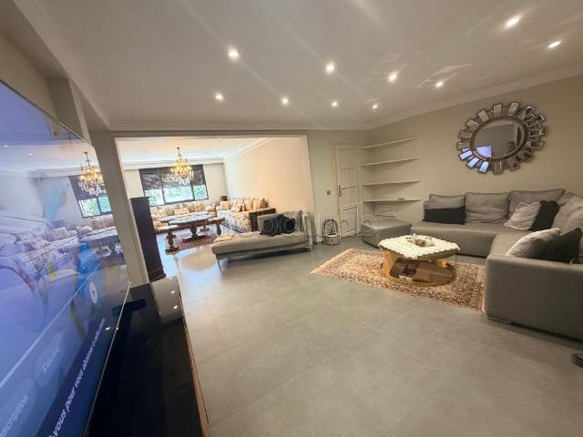 Bel appartement en location à Maârif Extension. 3 belles chambres. Bien meublé