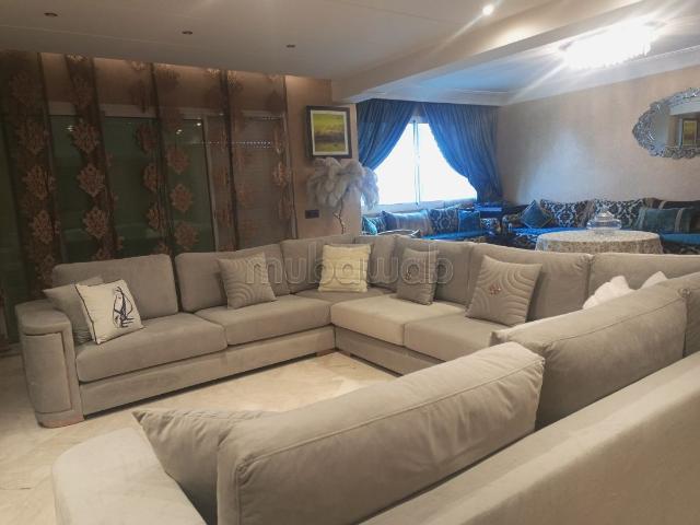 Bel appartement en location à Racine. 4 grandes pièces. Meublé