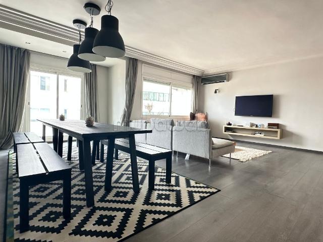 Bel appartement en location à Racine. Surface de 160 m². Bien meublé