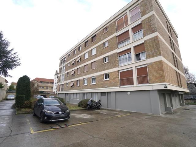 Bel appartement F2 45 m2 Dernier étage, cave et parking