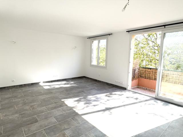 BEL APPARTEMENT FAUX T4 + 2 BALCONS GRAND CELLIER