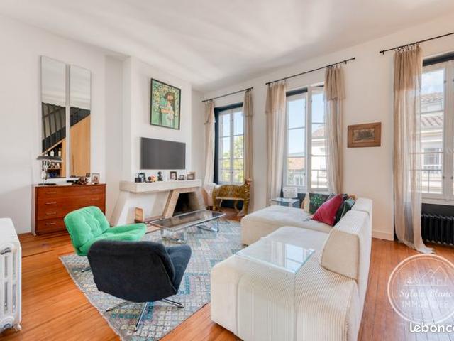 Bel appartement lumineux au coeur du quartier Saint Seurin vaste pièce de vie 2 chambres un bureau garage à vélos