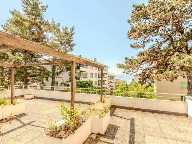 Bel appartement lumineux avec 70 m2 de terrasse orientée dans les hauts de Pully