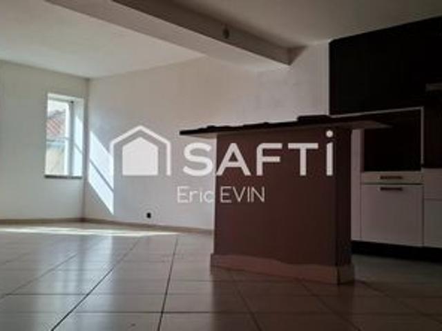 Bel appartement lumineux de 89 m², libre de suite, deuxième étage, centre ville, interphone, ascenseur