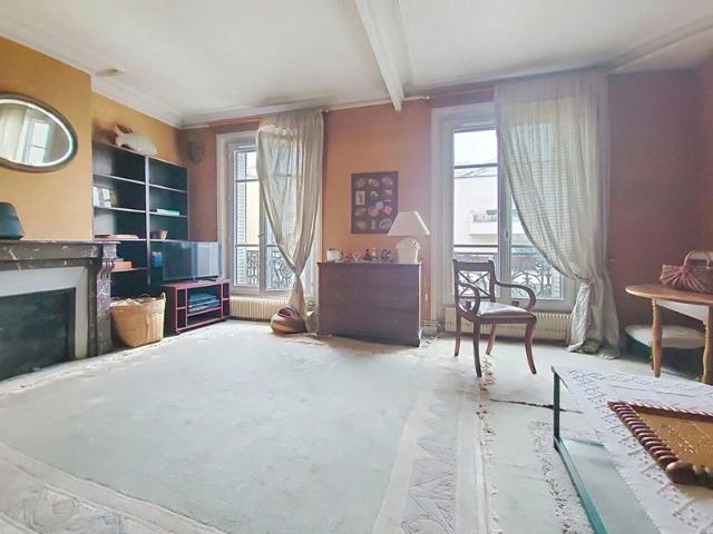 BEL APPARTEMENT LUMINEUX ET CALME