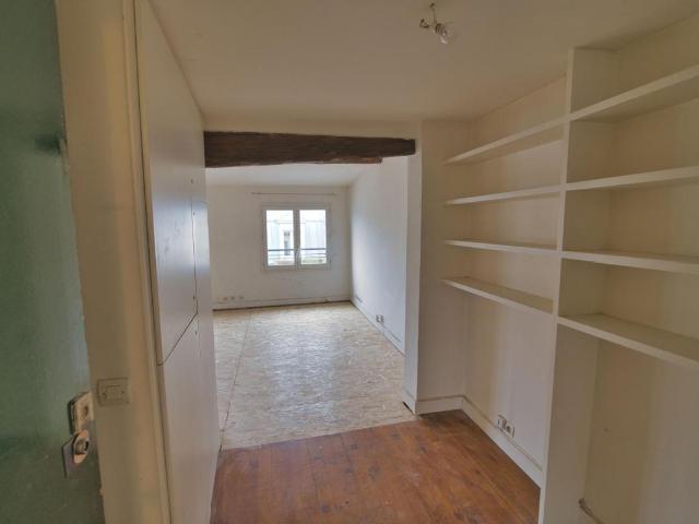 Bel appartement lumineux et plein de charme rue blanche PARIS 9ème