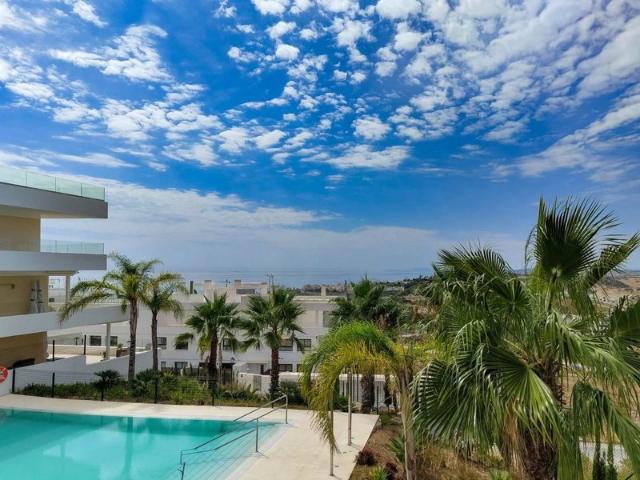 Bel appartement moderne avec piscine située à Estepona