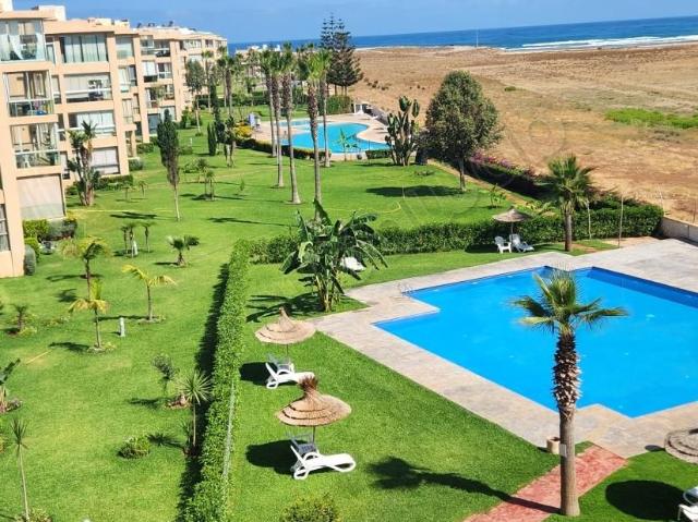 Bel appartement meublé Vue sur mer et piscine