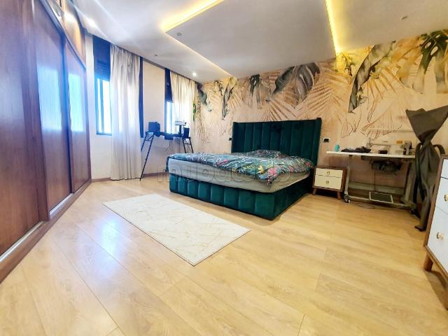 Bel appartement sans vis à vis avec ses meubles