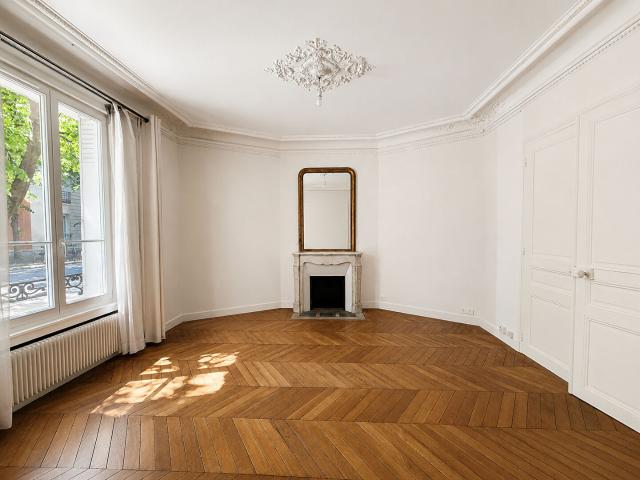 BEL APPARTEMENT REFAIT A NEUF/ ALESIA