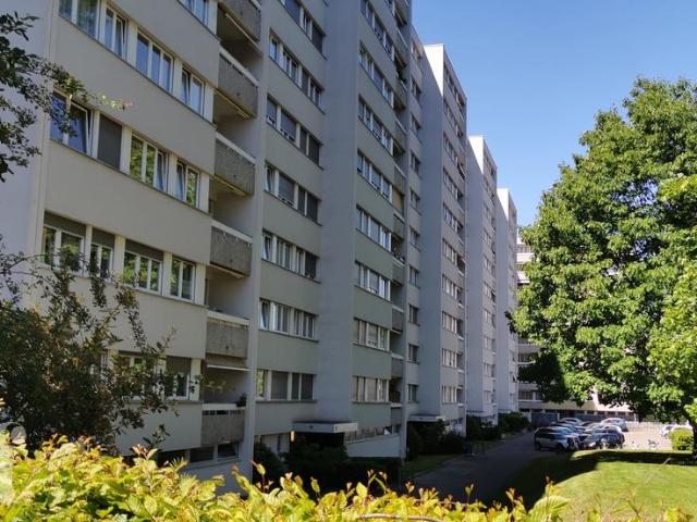 Bel appartement rénové de 4 pièces d'env. 68 m2 au 9.
