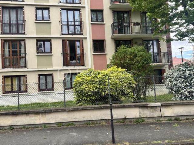 Appartement 4 pièces – 3 chambres, cave et parking en résidence sécurisée