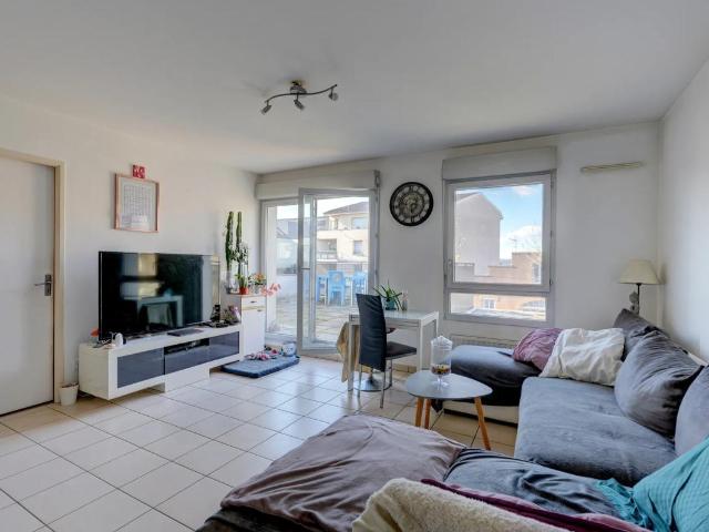 Bel appartement T2 avec terrasse à Décines Charpieu