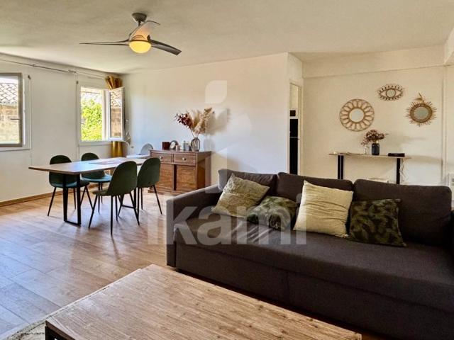 Bel appartement T2 traversant vue sur les toits d'Avignon