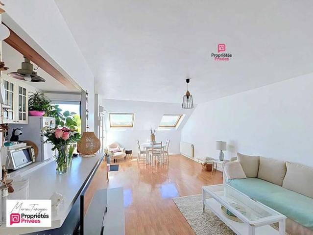 Bel appartement T3 avec grande terrasse Dernier étage Lacroix Saint Ouen