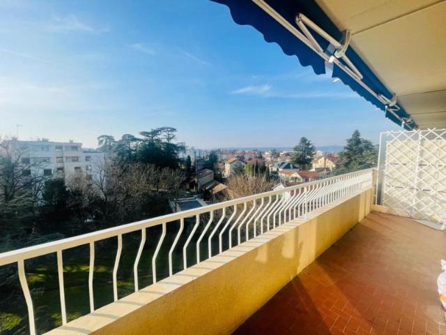 BEL APPARTEMENT T3 DANS RESIDENCE SECURISEE