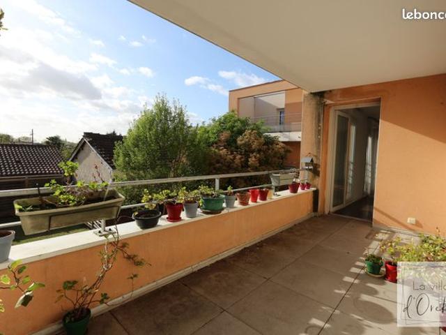 Appartement T3 de 65m2 avec terrasse 10m2 avec vue dégagée et 2 places de parking