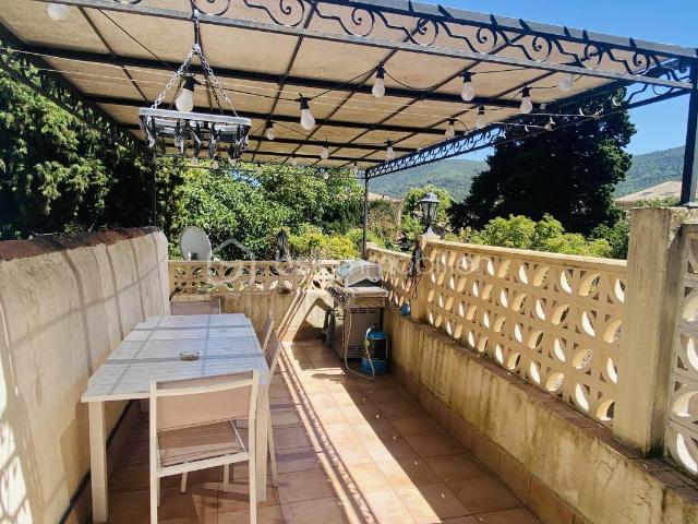 Bel appartement T4 à Signes avec terrasse et cave
