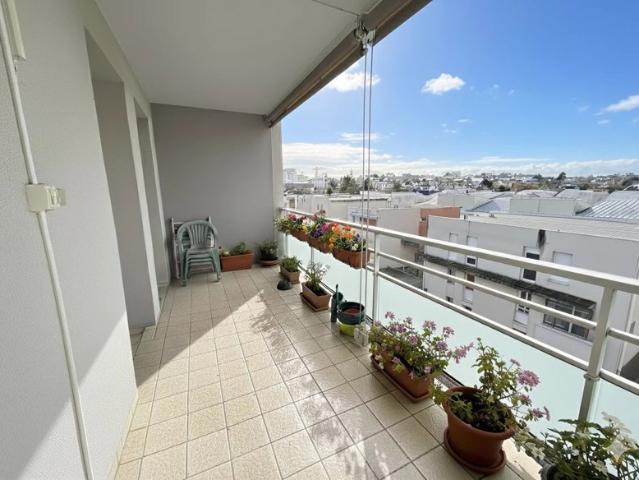 BEL APPARTEMENT T4 AVEC TERRASSE GARAGE ET PLACE DE PARKI