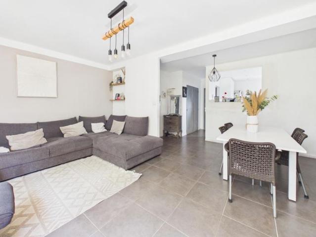 ? Bel appartement T4 – Parking + cave Proche quartier St Ruf
