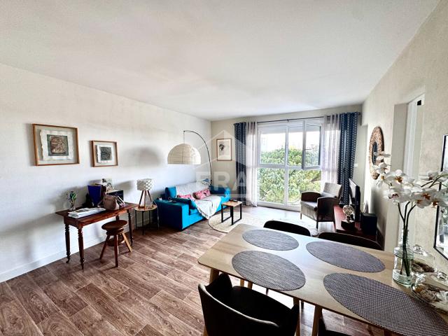 BEL APPARTEMENT T4 TRAVERSANT ET LUMINEUX DE 81 M2 ROYAN
