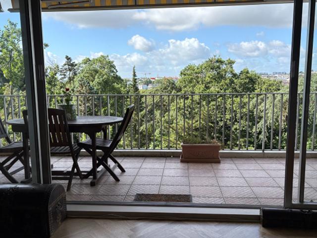 Bel appartement T5 traversant de 126 m² donnant sur une terrasse Sud Ouest avec vue panoramique sur la Chézine en étage élevé avec ascenseur