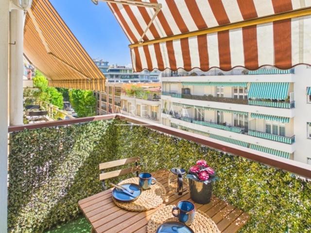 Bel appartement traversant avec balcons – Nice Gambetta