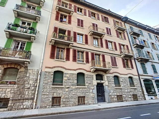 Bel appartement traversant de 3 pièces au 3ème étage